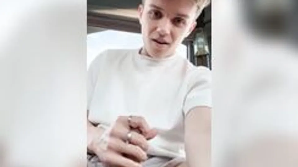 Masturbazione di Twink a Praga
