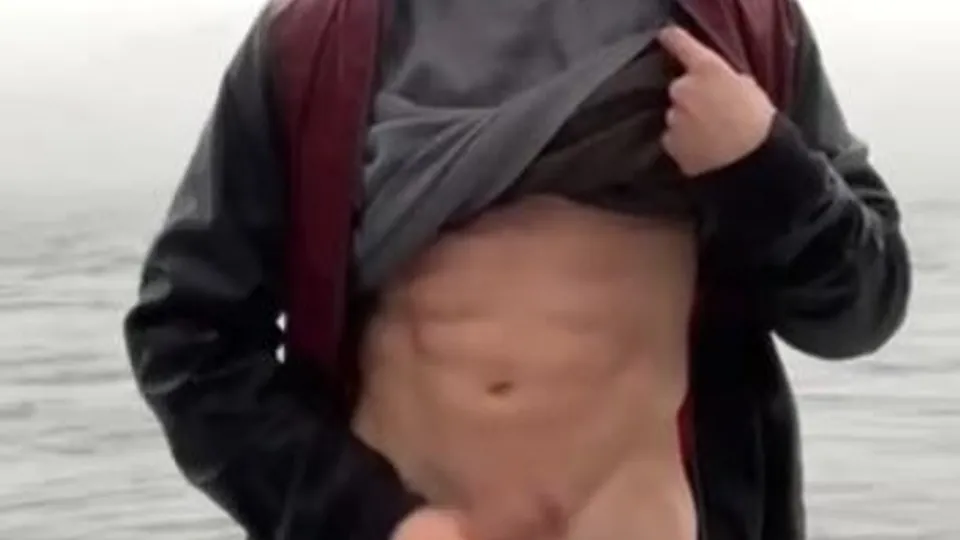 Jerking by the ocean - ThisVid.com