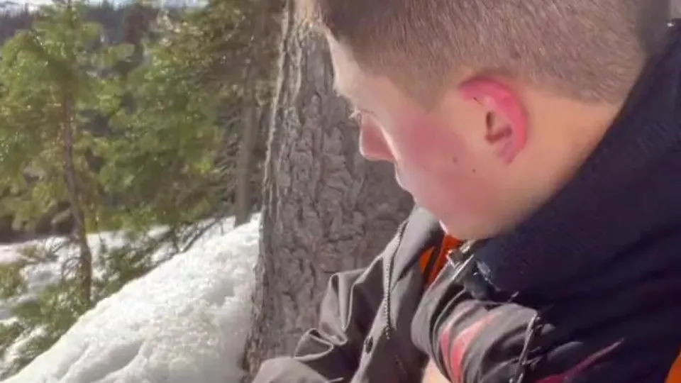 Jerking in the snow - ThisVid.com