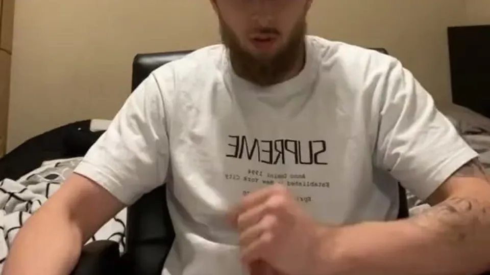 Jerking off 1712 - ThisVid.com