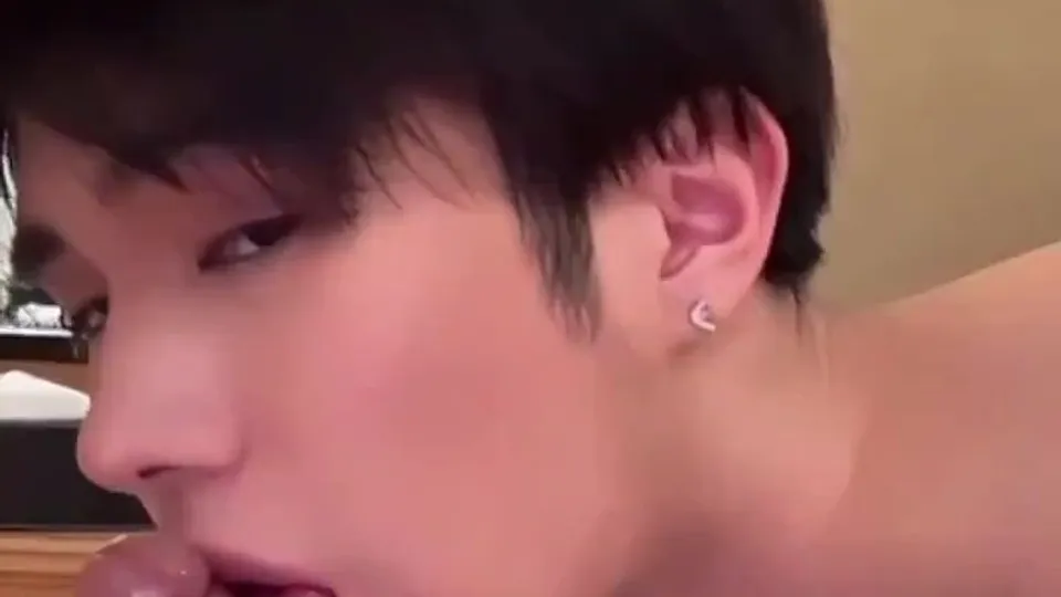 Gay Asian Bareback: Jerking Off and Cuming