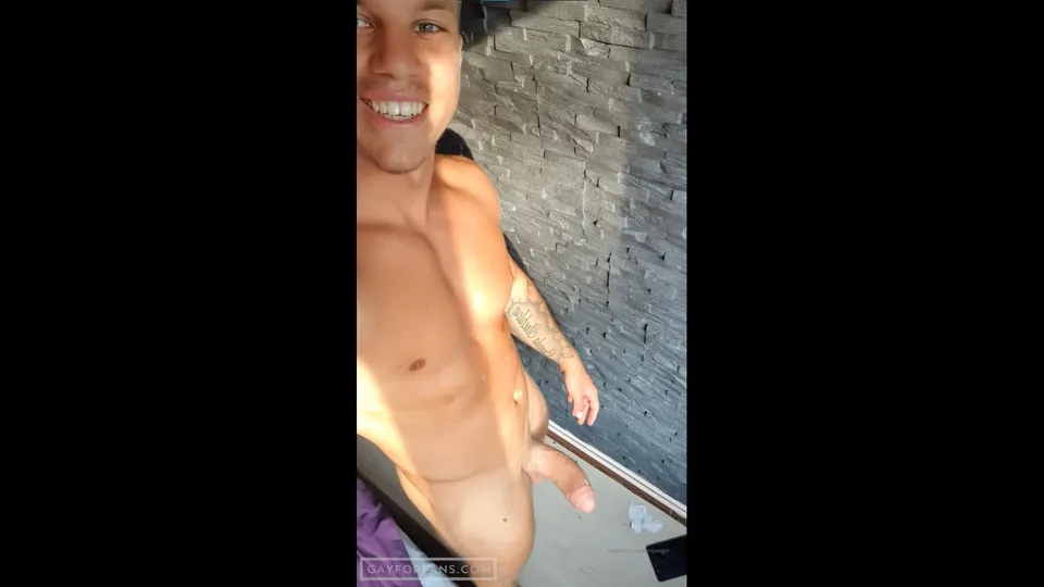 Jerking off and cumming over my abs – Striproger