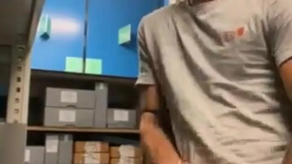 JERKING OFF AT WORK AND THEN EATING IT - ThisVid.com