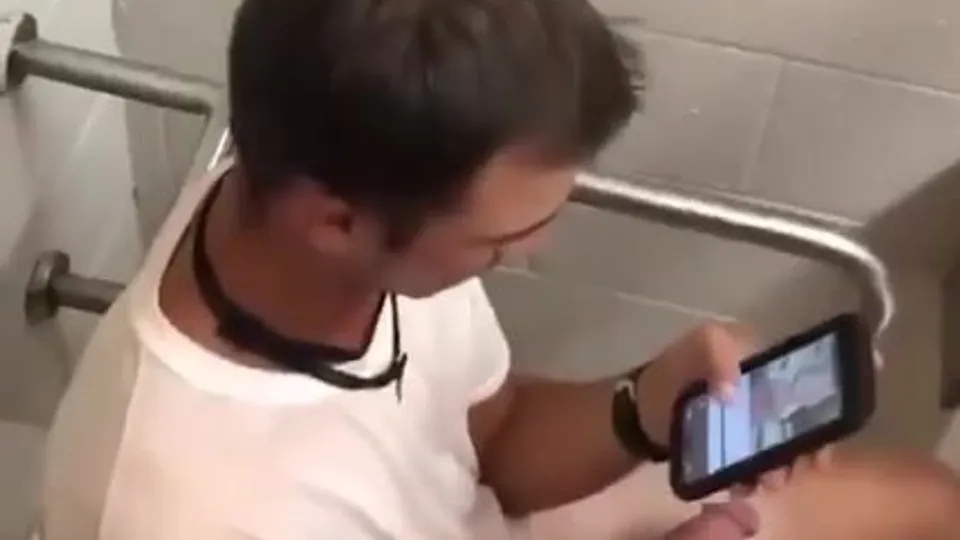 Jerking off big cut dick in toilet stall - ThisVid.com