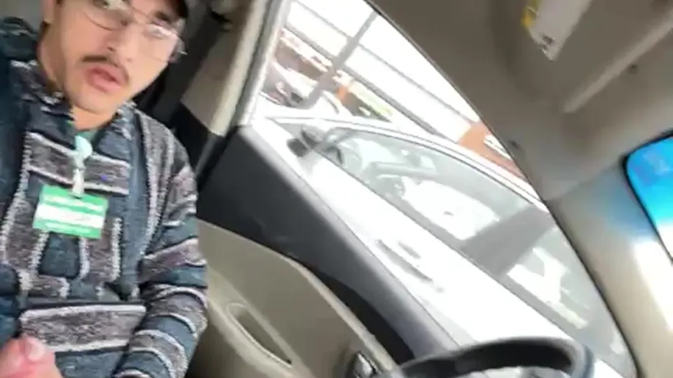Jerking off in his car in a parking lot - ThisVid.com
