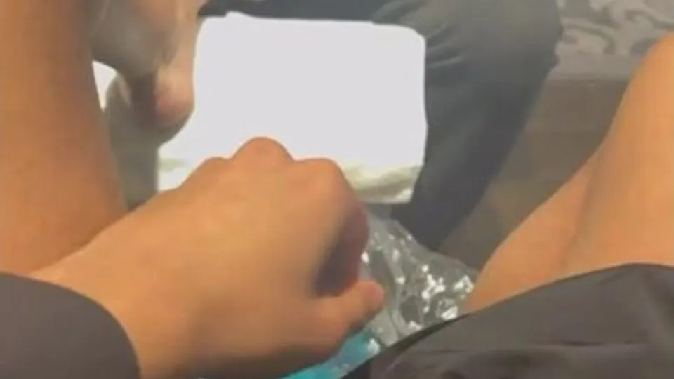 Jerking off in public nail salon - ThisVid.com