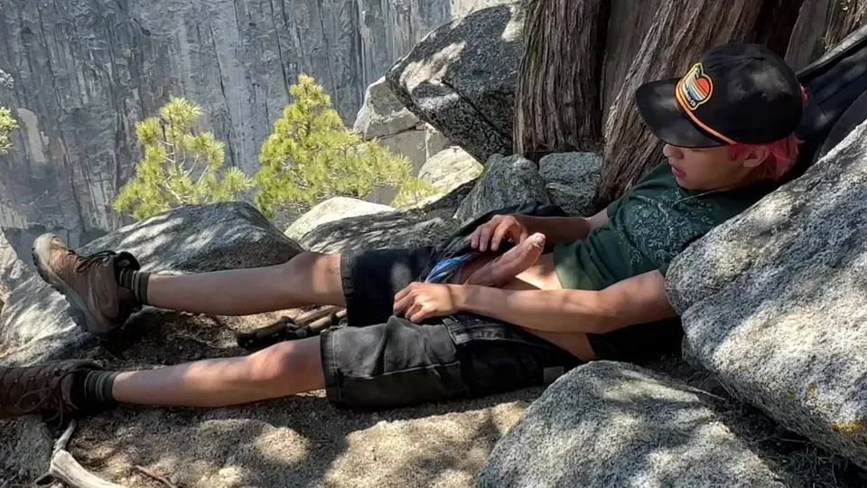 Jerking off in the mountains - ThisVid.com