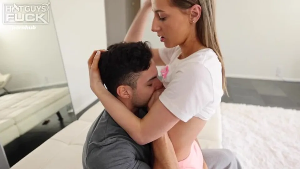 Jersey Shore Dreams! Tiny Blonde Gets The Guido She's Always Wanted!