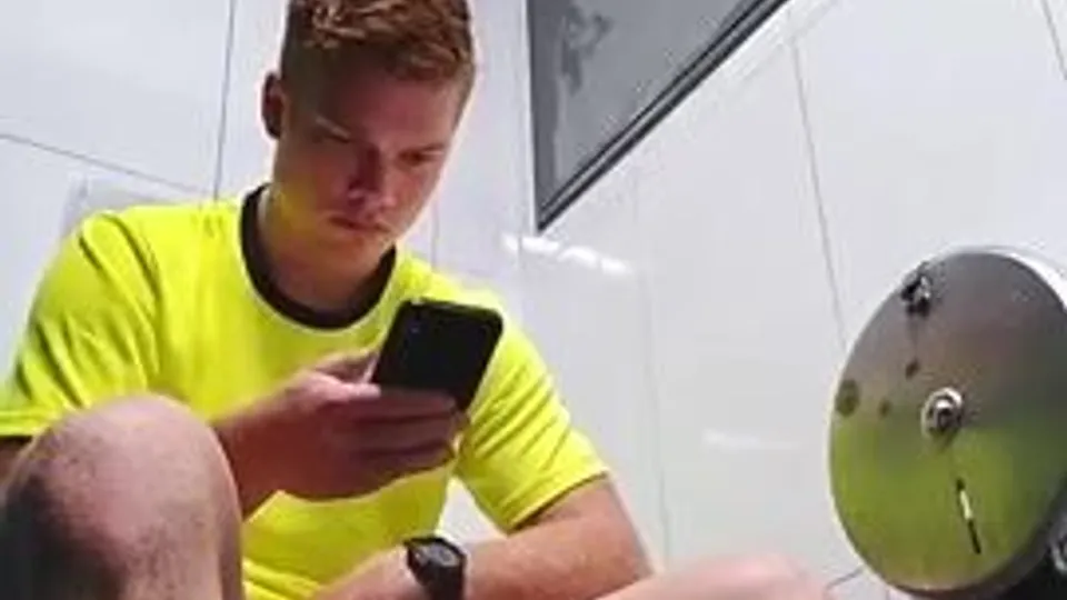 Schwule Voyeur: Toilet-Encounter