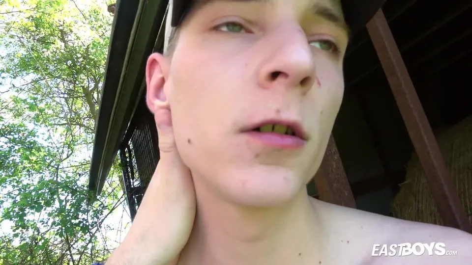 Jeune mec se fait branler