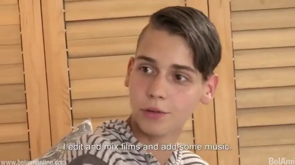 Jeune twink Jake Olsen, 18 ans, se branle puis jouit devant la caméra d'Adam Archuleta