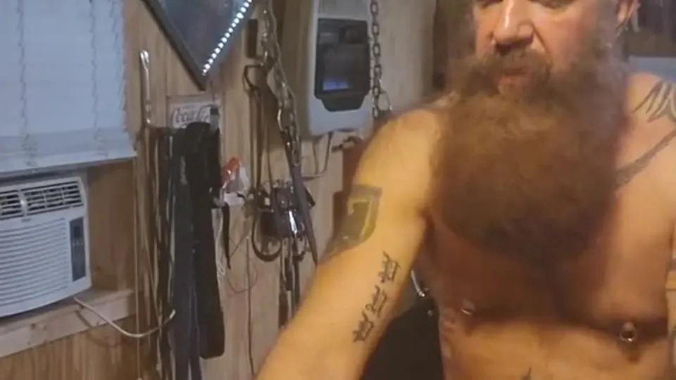 Bestia Tatuada Taladra a Fondo a Culazo Colgado