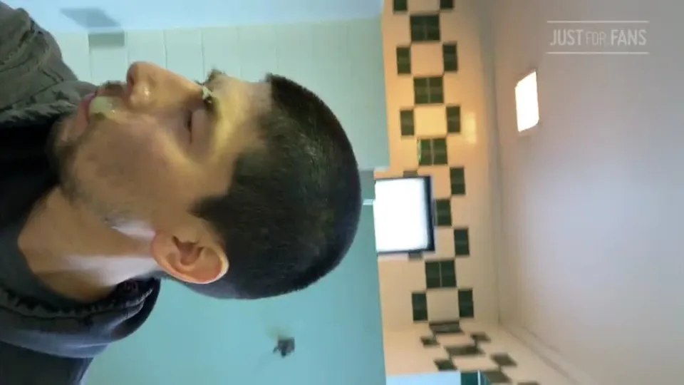 Parada de Caminhoneiro na Beira da Estrada