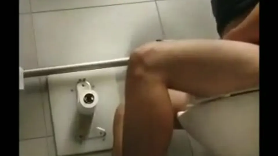 Jock caught wanking on spy cam - ThisVid.com