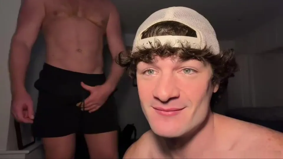 Jock gives hung dad some oral - ThisVid.com