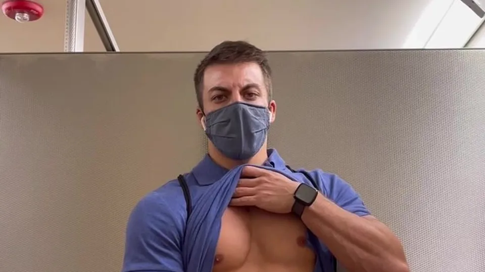 Jock Jerking on bathroom - ThisVid.com