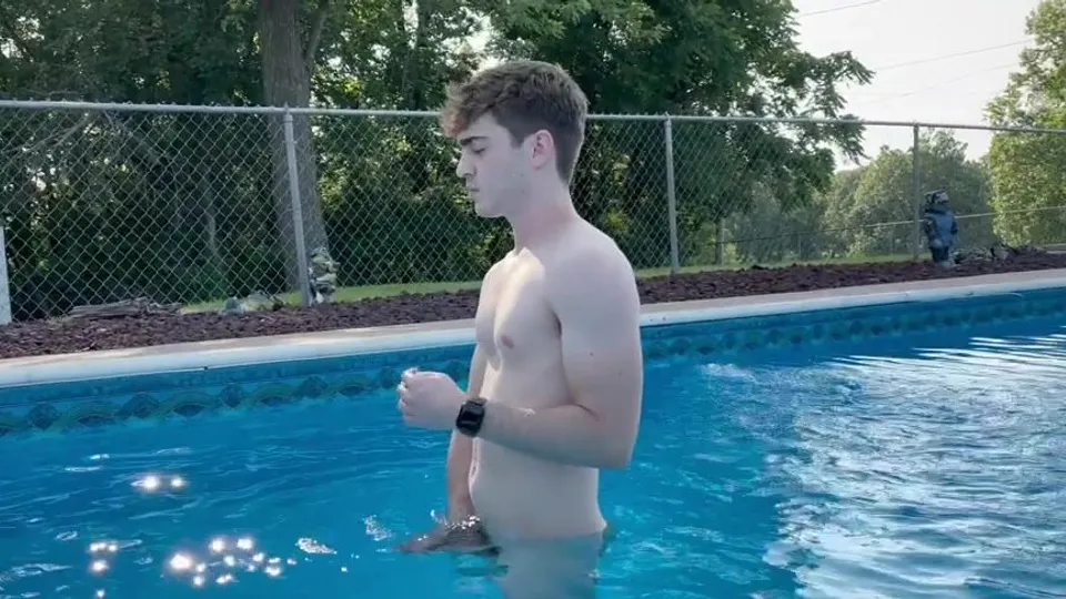 Jock jerks it and cums in a swimming pool - ThisVid.com