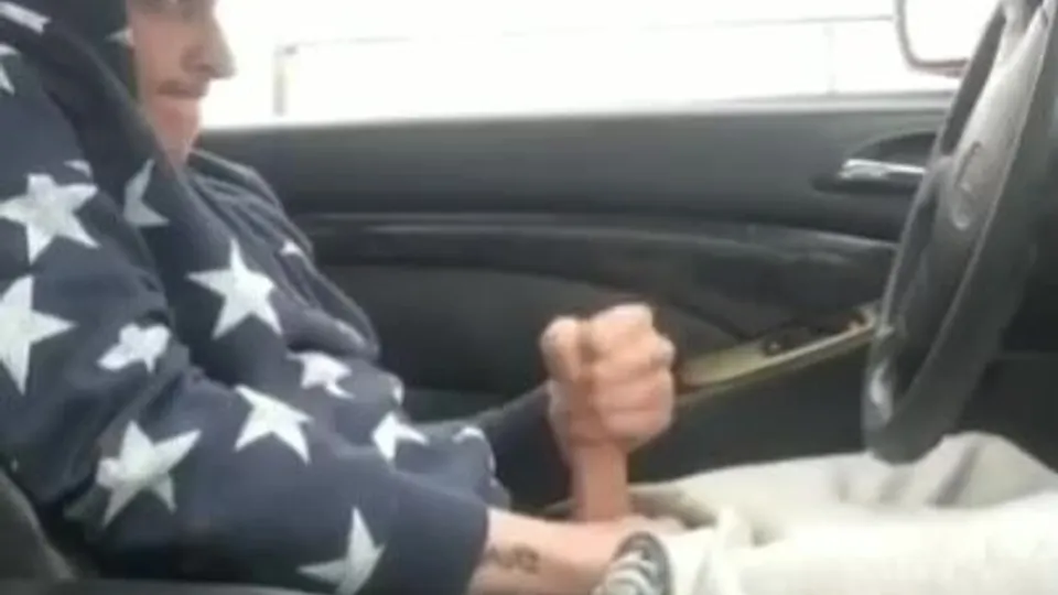 Jock shoots his load in his car - ThisVid.com