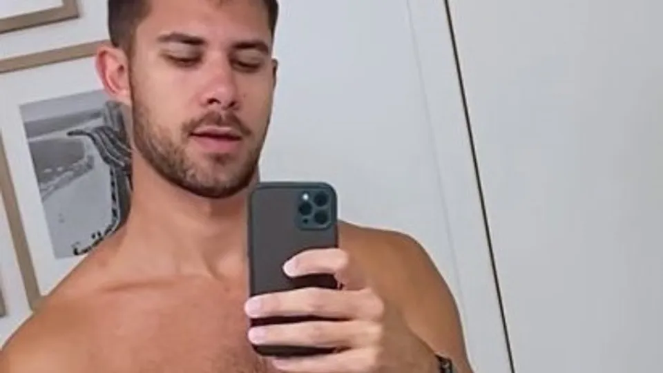 Jock shoots in sink - ThisVid.com