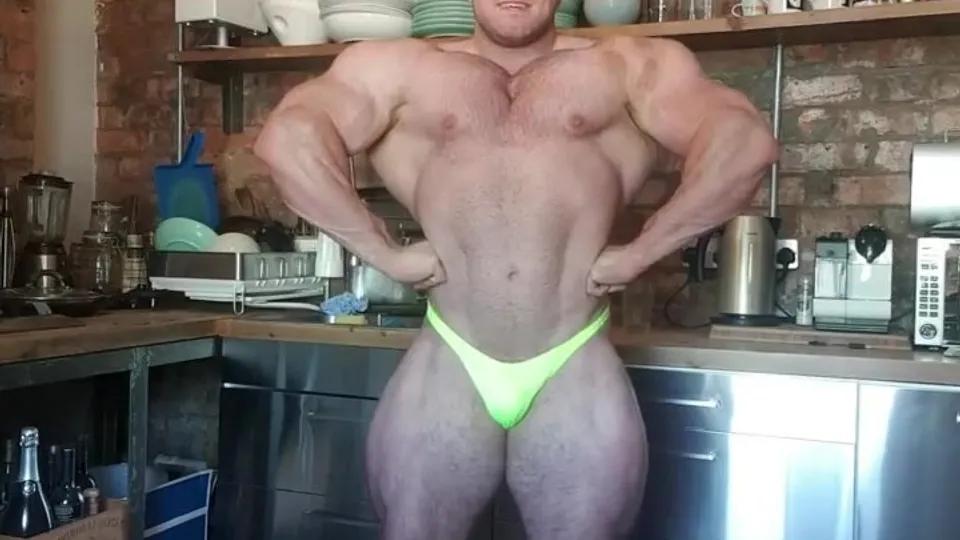 Jonny poses his massive Pecs - ThisVid.com
