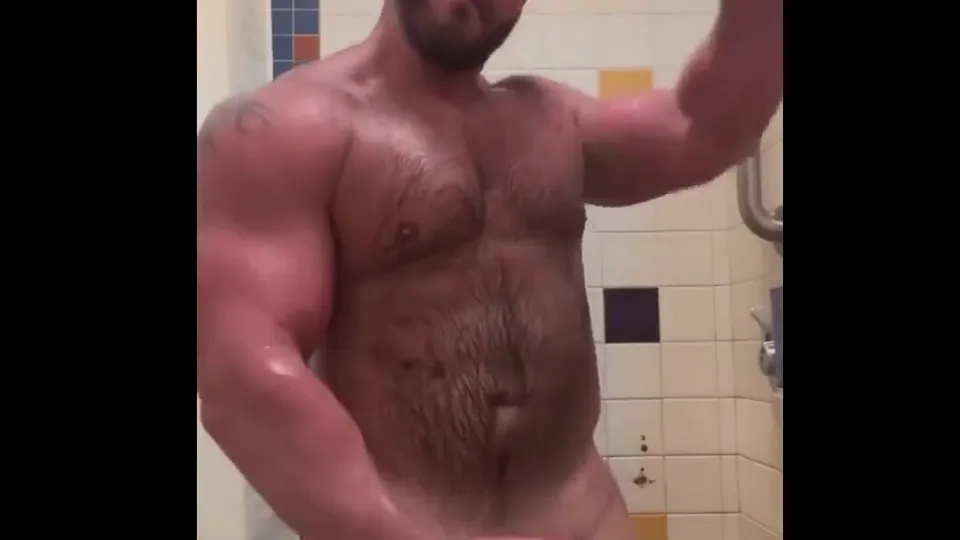 Jot Muwcledaddy showerr cum - ThisVid.com