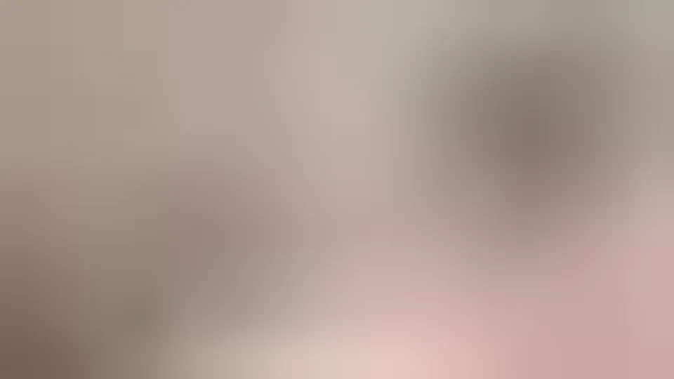 Junger twink kommt auf sich selbst, bevor er überhaupt hart wird