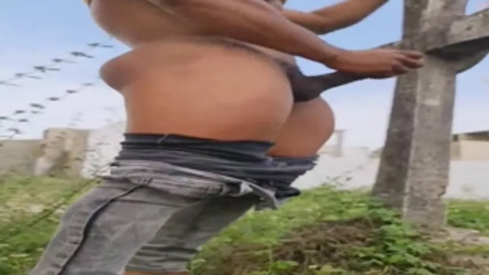Junior Andres: Ebony Top Destroys Bottoms