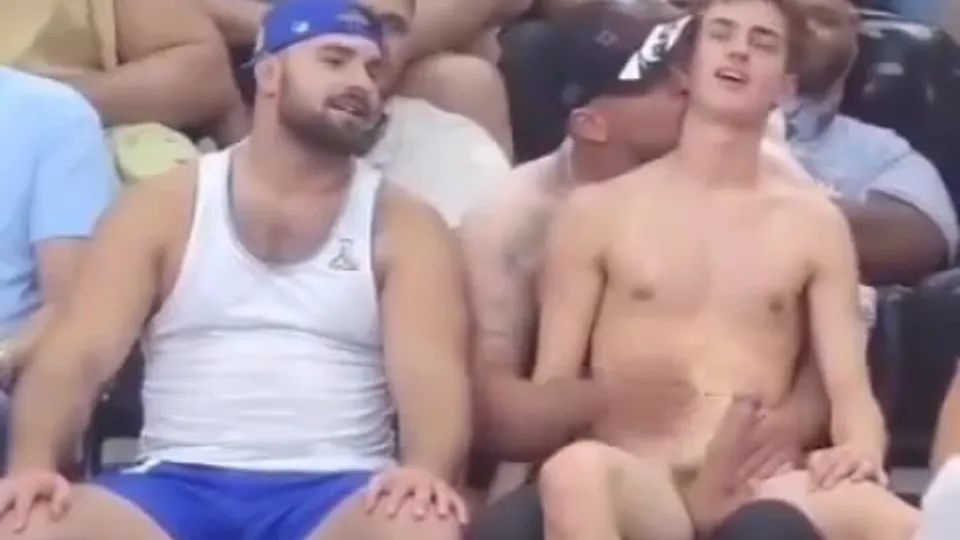 Kiss Cam (Version 2) - ThisVid.com