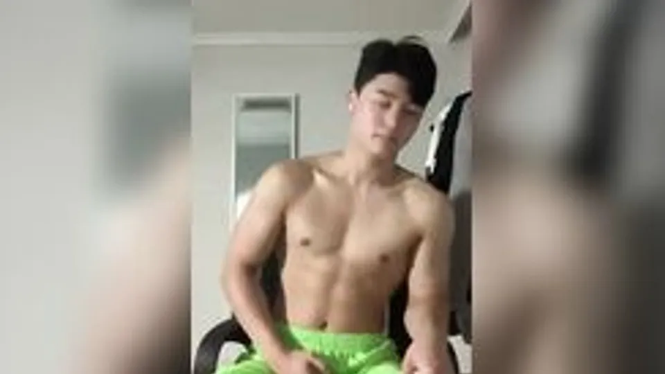 Korean Twinks Masturbate on Webcam