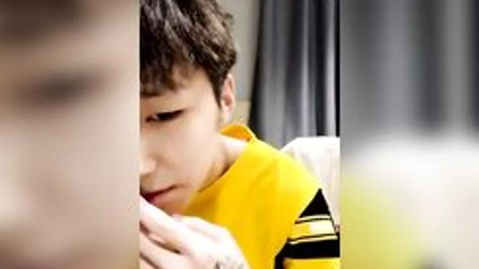 Korean Twinks Masturbate in School Cam Show