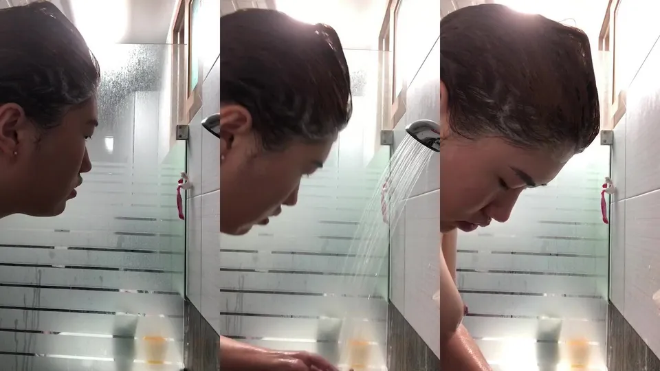 Korean girls selfie in the shower was exposed by her boyfriend 