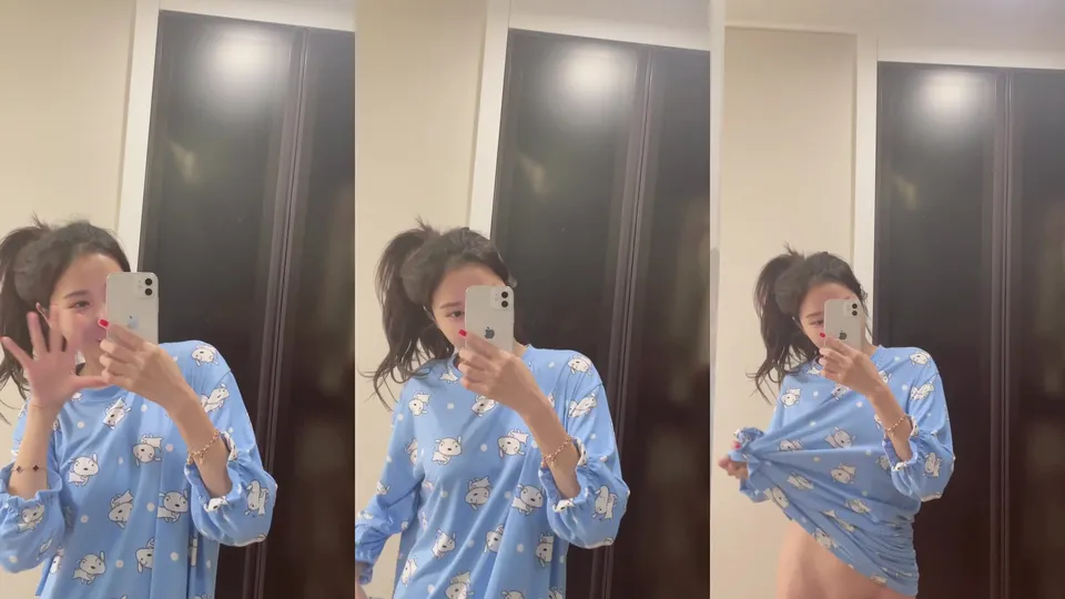 Korean young lady’s selfie 