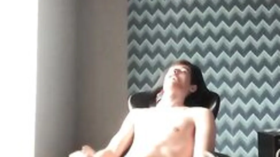 KTB 587 - Twink Cum Amateur Solo