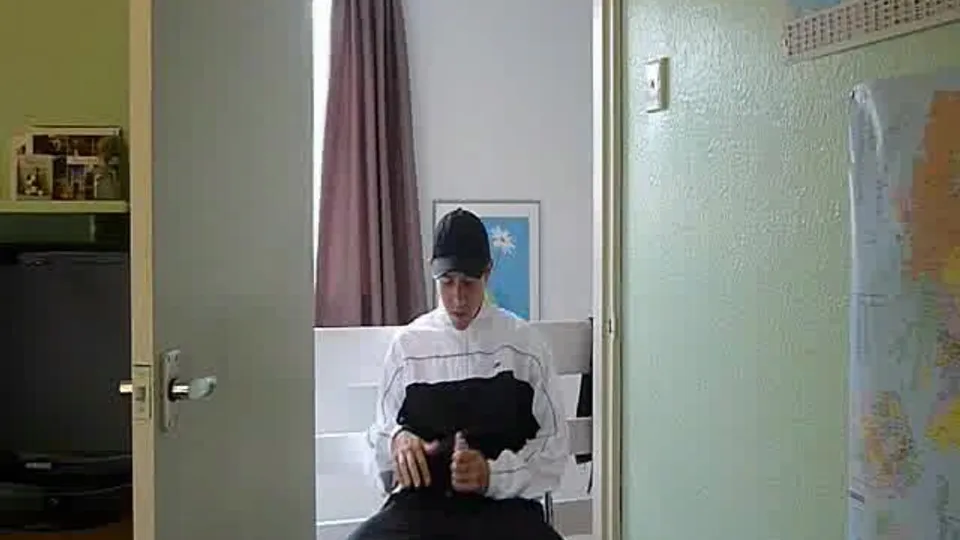 Lad Wanks In Lacoste Tracksuit 7 - ThisVid.com