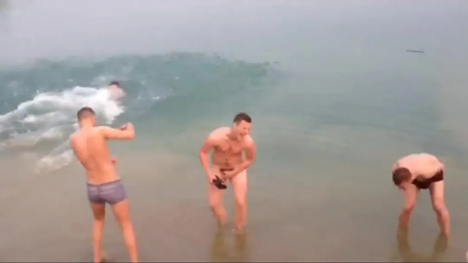 Lads skinny dipping - ThisVid.com