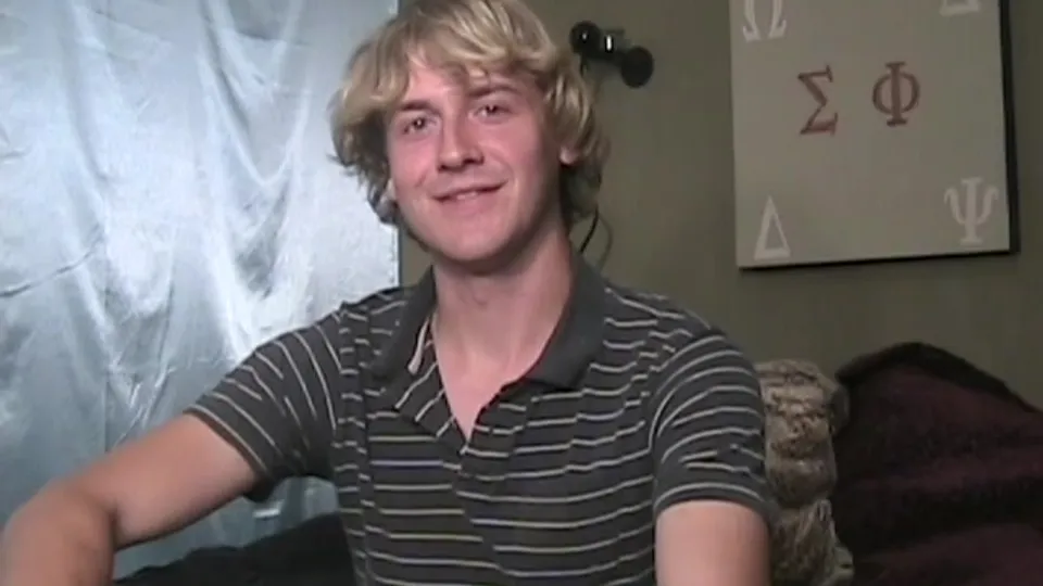 Laid-Back Guy Has A Mind-Blowing Blow Job