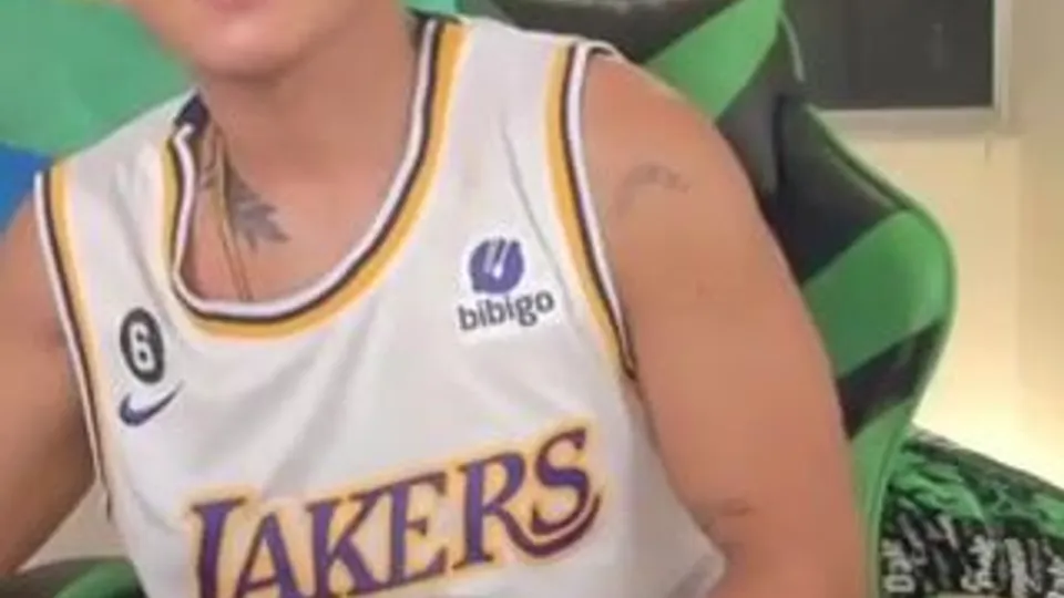 Latino Lakers Fan Jerks Off