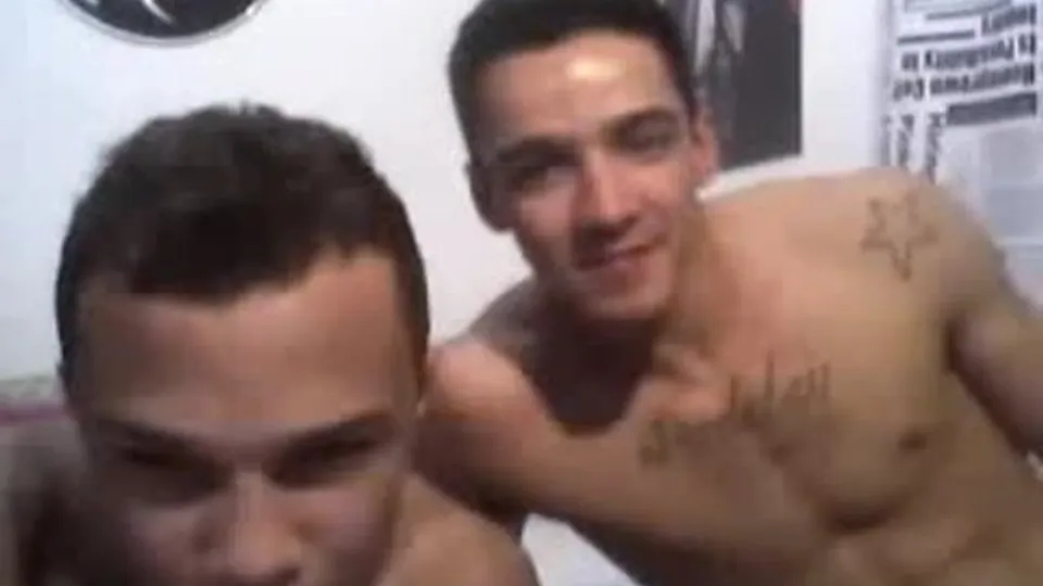 Latin duo kiss, suck and fuck on cam for money - ThisVid.com