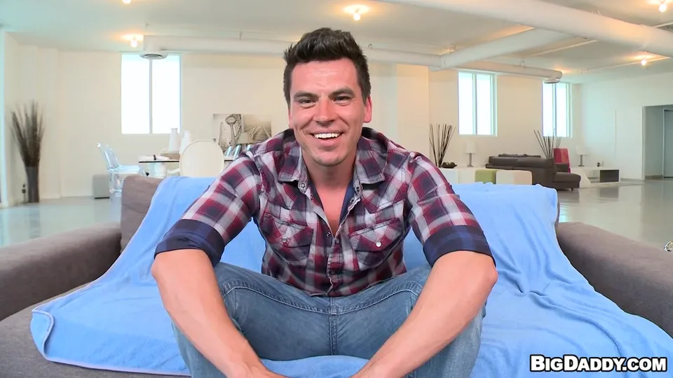 La primera vez de Ram Soto en anal interracial y mamada