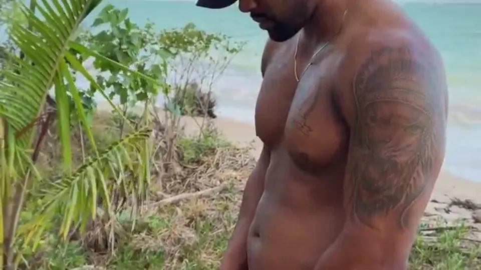 Latin muscle Hunk piss public - ThisVid.com