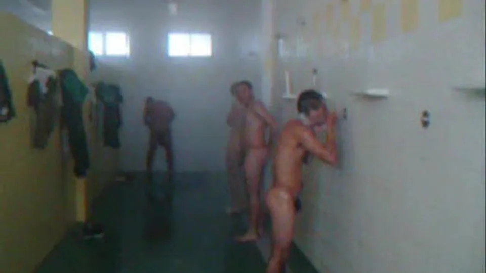 Latin Soldier Sportin Semi in Showers - ThisVid.com