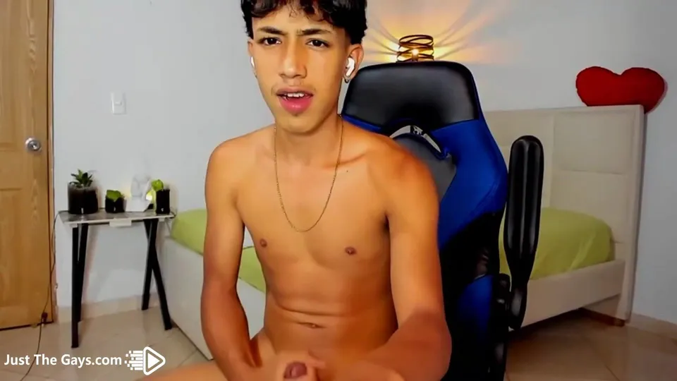 Latin twink Ostin jerks off - CB