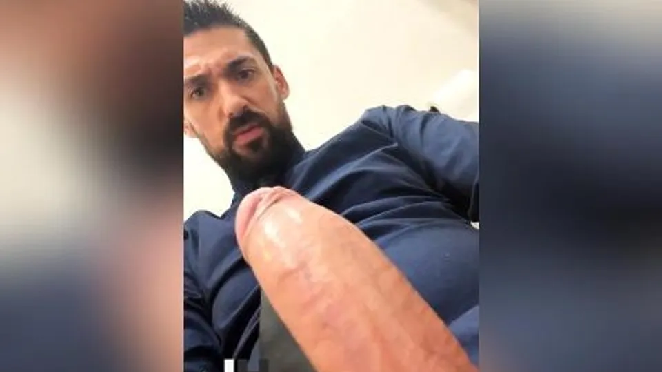 Latino dad jerk off in the bathroom - ThisVid.com