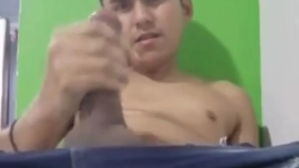 Latino dude squirts cum all over himself