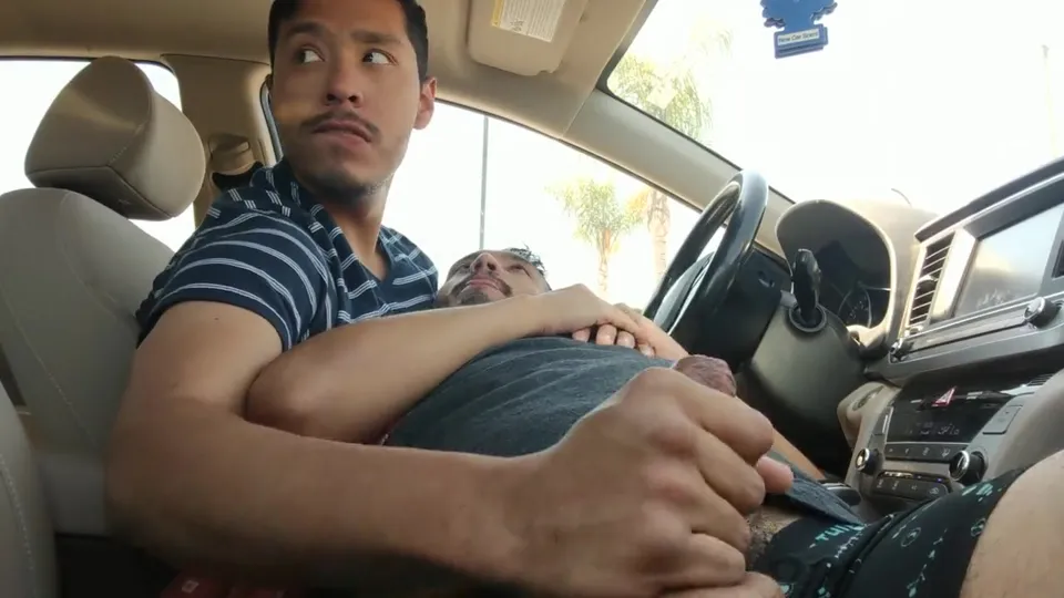 Latino pigs getting off in the car - ThisVid.com 中文