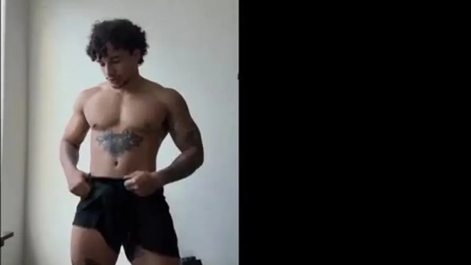 Latino Rüde - Muscle Cum Show ! - ThisVid.com