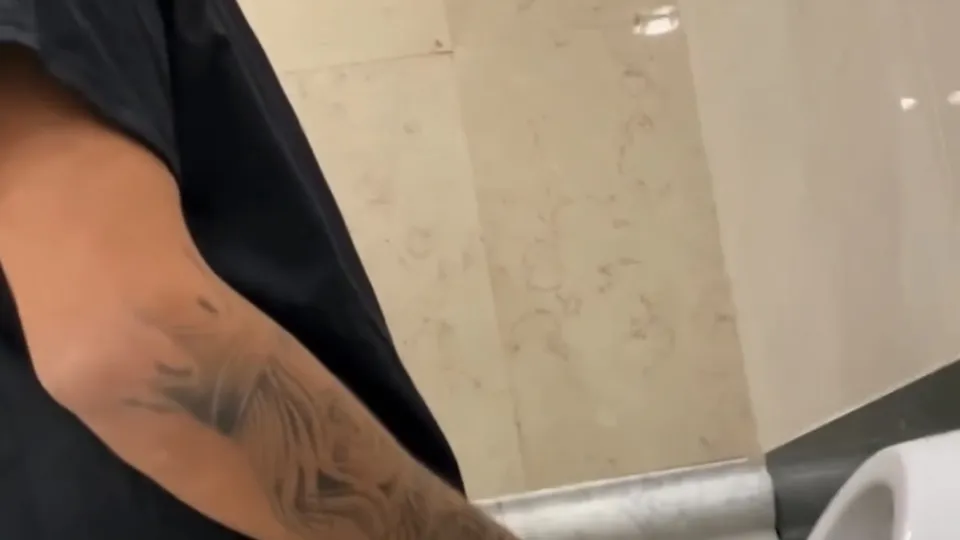 Latino spypiss - ThisVid.com
