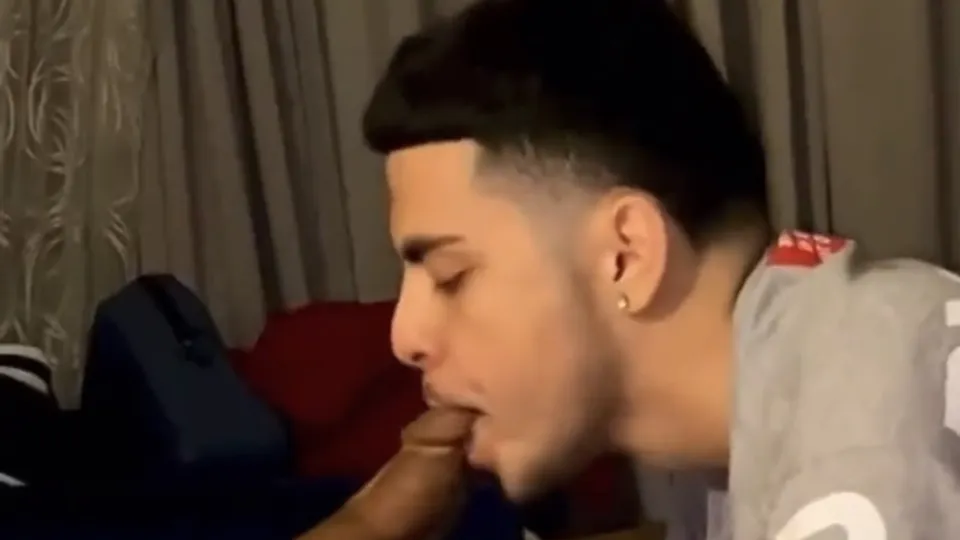 Latino sucks bbc - ThisVid.com
