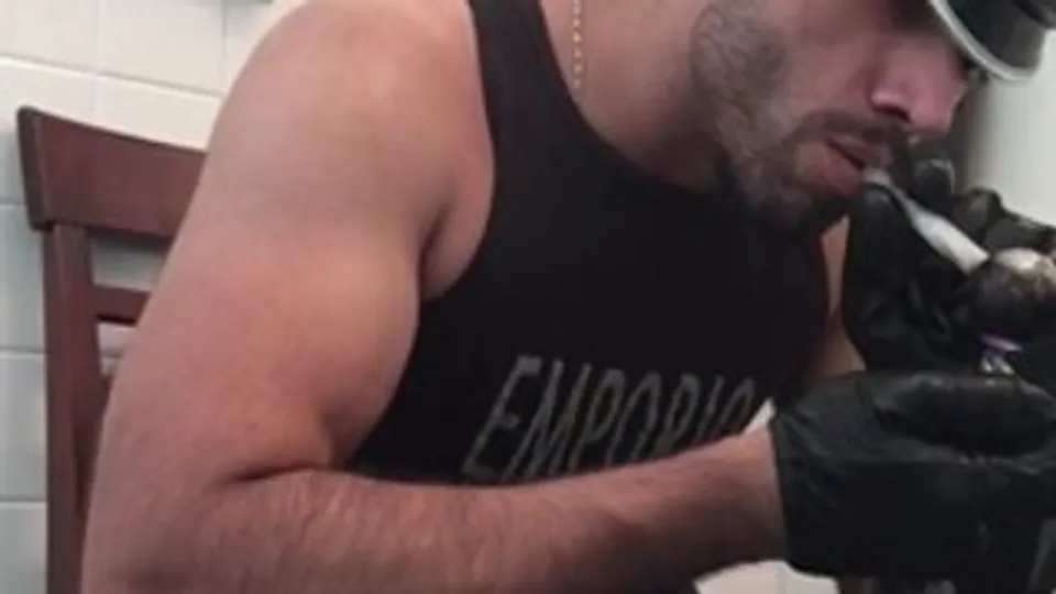 レザーマンが雲を作る (Rrezāman ga kumo o tsukuru)