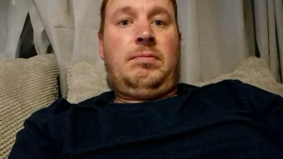 Lee, 38yo from the UK - ThisVid.com
